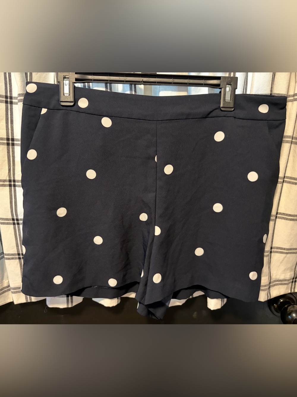 Anne Taylor Loft Outlet Navy Polka Dot Women's Shorts with Pockets. Large.